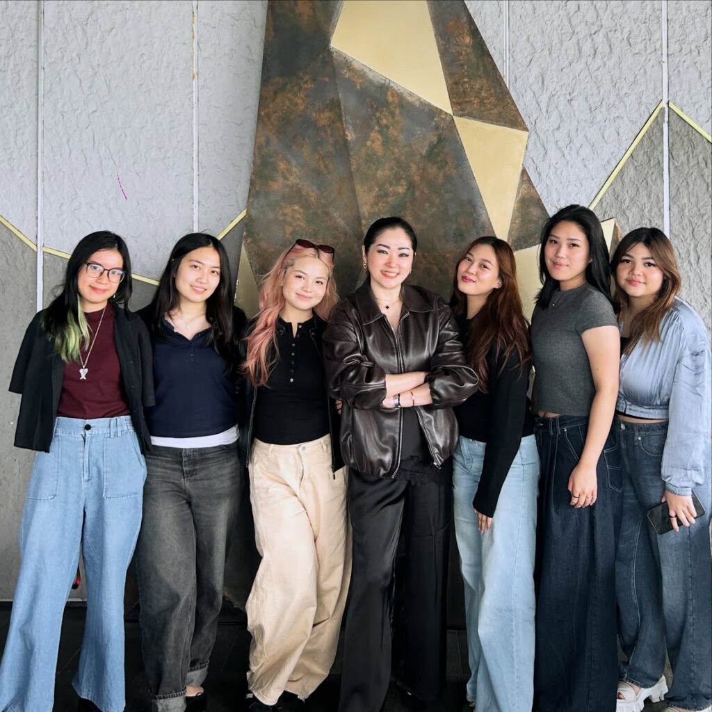 Bekerja Bersama Gen Z Berarti Memimpin secara Tegas dan Mendengar dengan Hangat intern daughters ❤️ glad you all learn something and found beautiful friendship while you are he (3)